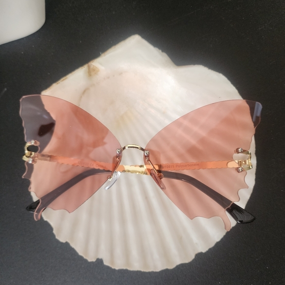 Rimless Butterfly Shape Fashion Sunglasses - Picture 4 of 9